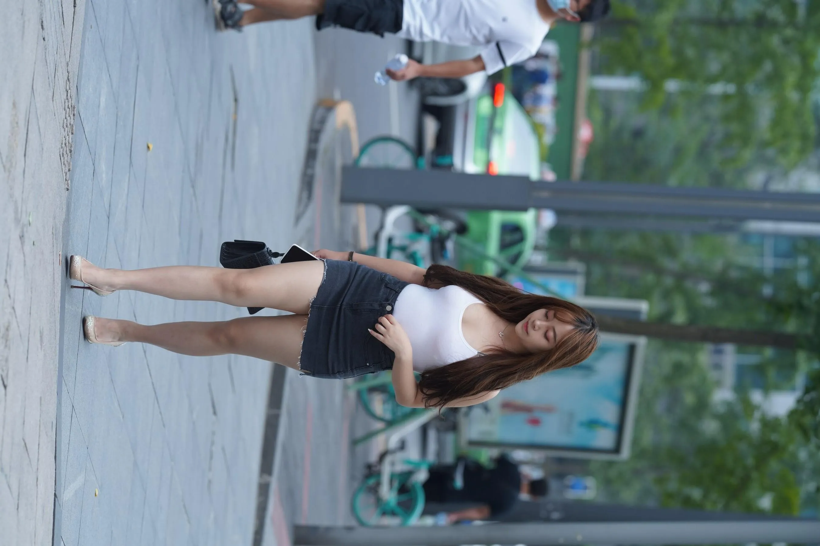[魔镜街拍] NO.131 微胖的牛仔短裙美女 [505P]插图3